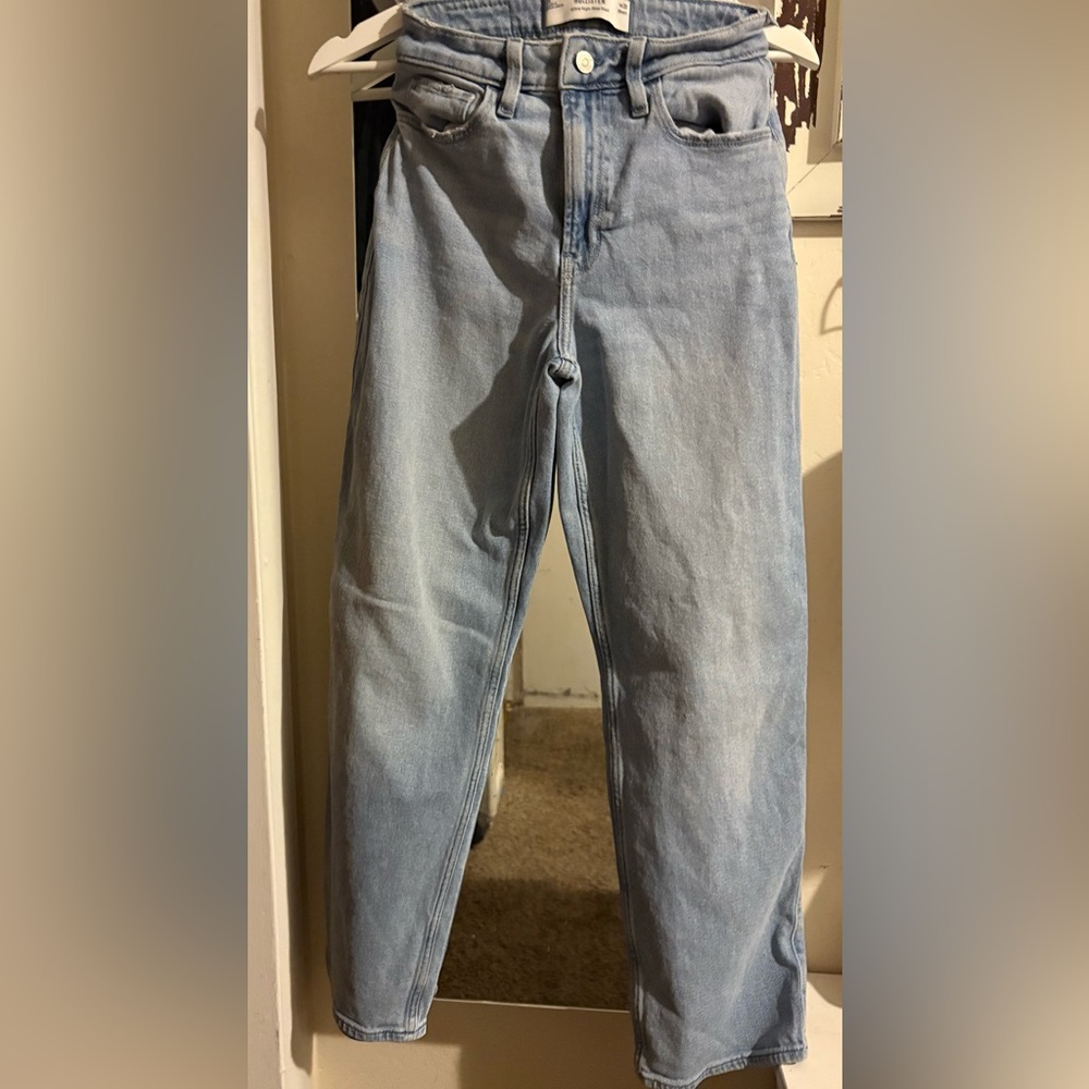 Hollister Women’s Light Blue Straight Short Ultra High-Rise Dad Jeans